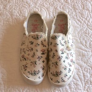 Jellypop Floral Shoes Canvas Slip on shoe Vibes Size 8.5 medium